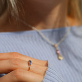 Edith Ring med Duvblå Safirer