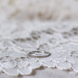 Jade Petite Ring i vitguld med champagnediamanter