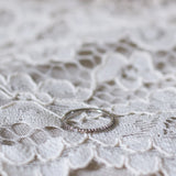 Jade Petite Ring i vitguld med champagnediamanter