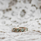 Anita Ring med Olivgröna Safirer och Champagnediamanter