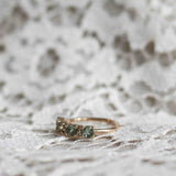 Anita Ring med Olivgröna Safirer och Champagnediamanter