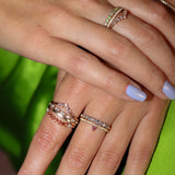 Inre Frid - Three Dots Spread Around Ring med gröna turmaliner och rosa safirer