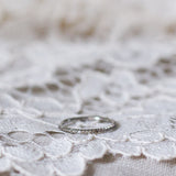 Jade Petite Ring i vitguld med champagnediamanter