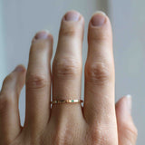 Handgraverad Goldie med Smaragder