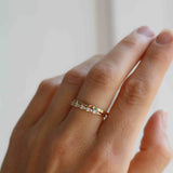 Handgraverad Goldie med Smaragder