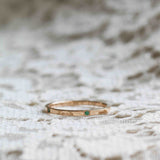 Handgraverad Goldie med Smaragder