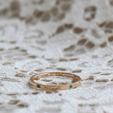 Handgraverad Goldie med Smaragder