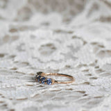 Mini Angel Ring med duvblå safirer