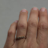 Mini Brigitte Ring med olivgröna safirer och chokladdiamanter