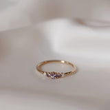 Avslutad: Mini Elise Ring med Lavendelsafirer och Diamanter