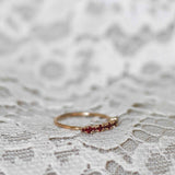 Mini Brigitte Ring med Rubiner