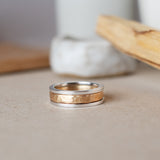 Son anillo de oro cuadrado