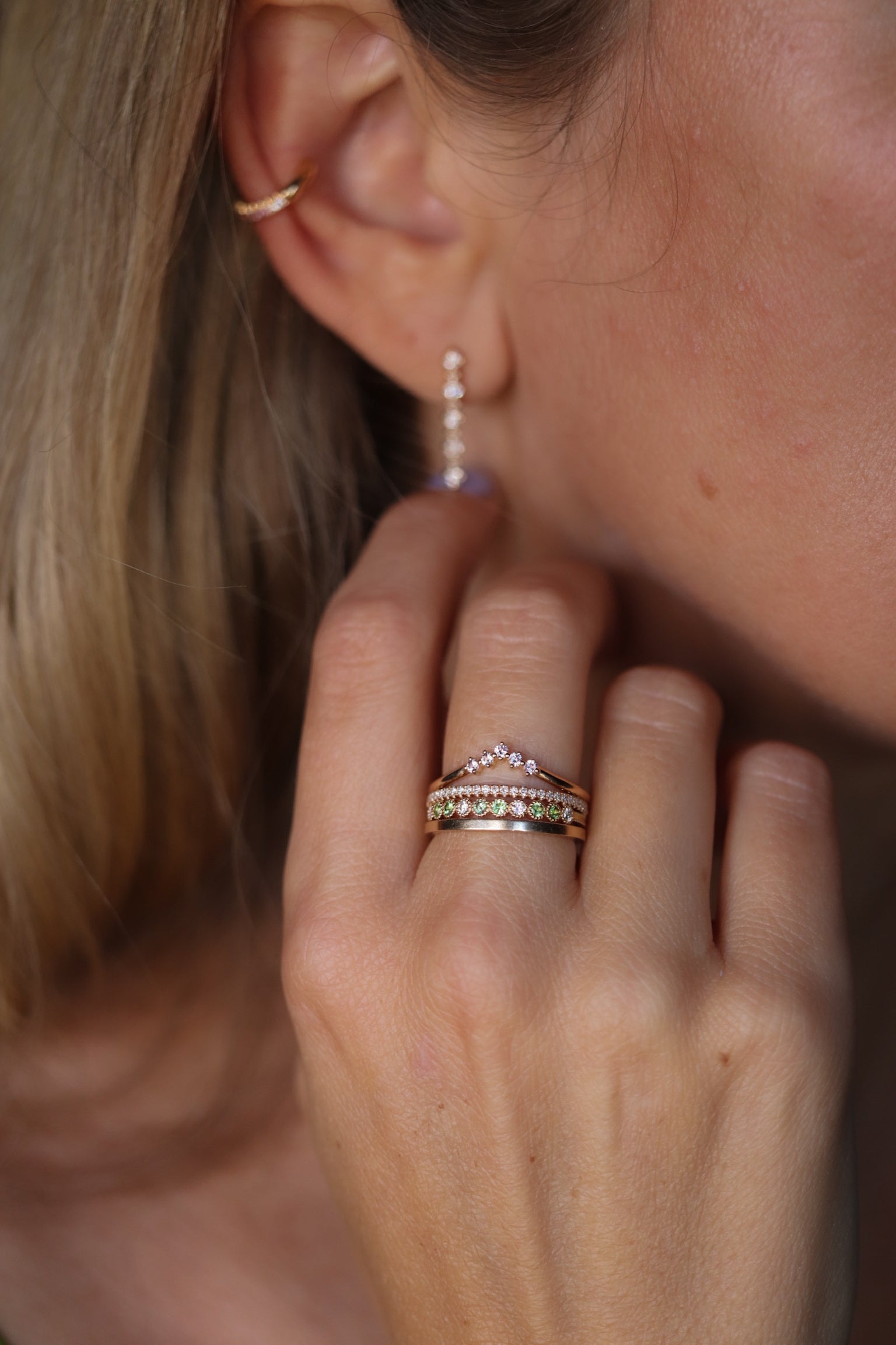 Harmoni - Astrid Vintage Diamond Band med gröna turmaliner och diamanter