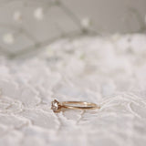 Solitaire Petite Ring med Champagnediamant
