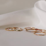 Inre Frid - Three Dots Spread Around Ring med gröna turmaliner och rosa safirer