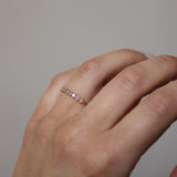 Sanning & Spiritualitet - Astrid Vintage Diamond Band med lavendelsafirer och ljusblå safirer