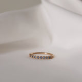 Sanning & Spiritualitet - Astrid Vintage Diamond Band med lavendelsafirer och ljusblå safirer