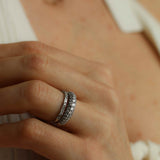 Amelias Minimalistiska Baguetteband med Briljanter - Topptäckt - Vitguld/Platina