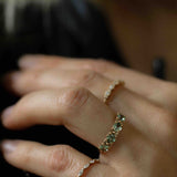 Anita Ring med Olivgröna Safirer och Champagnediamanter