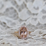 Bianca Ring med Oval Champagnemorganit och Diamanter