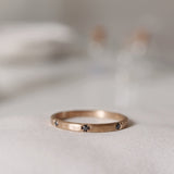 Logan Eternity Band med svarta diamanter