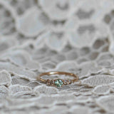 Unik! Mini Elise Ring (Lite Större) med Olivgrön Safir och Chokladdiamanter