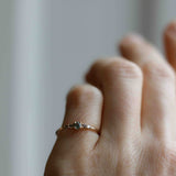 Unik! Mini Elise Ring med Olivgrön Safir och Chokladdiamanter